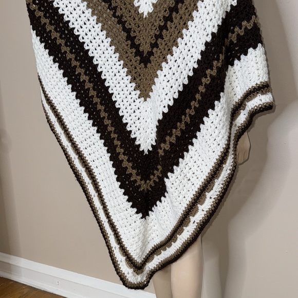 Granny Crochet Poncho - Picture 10 of 17